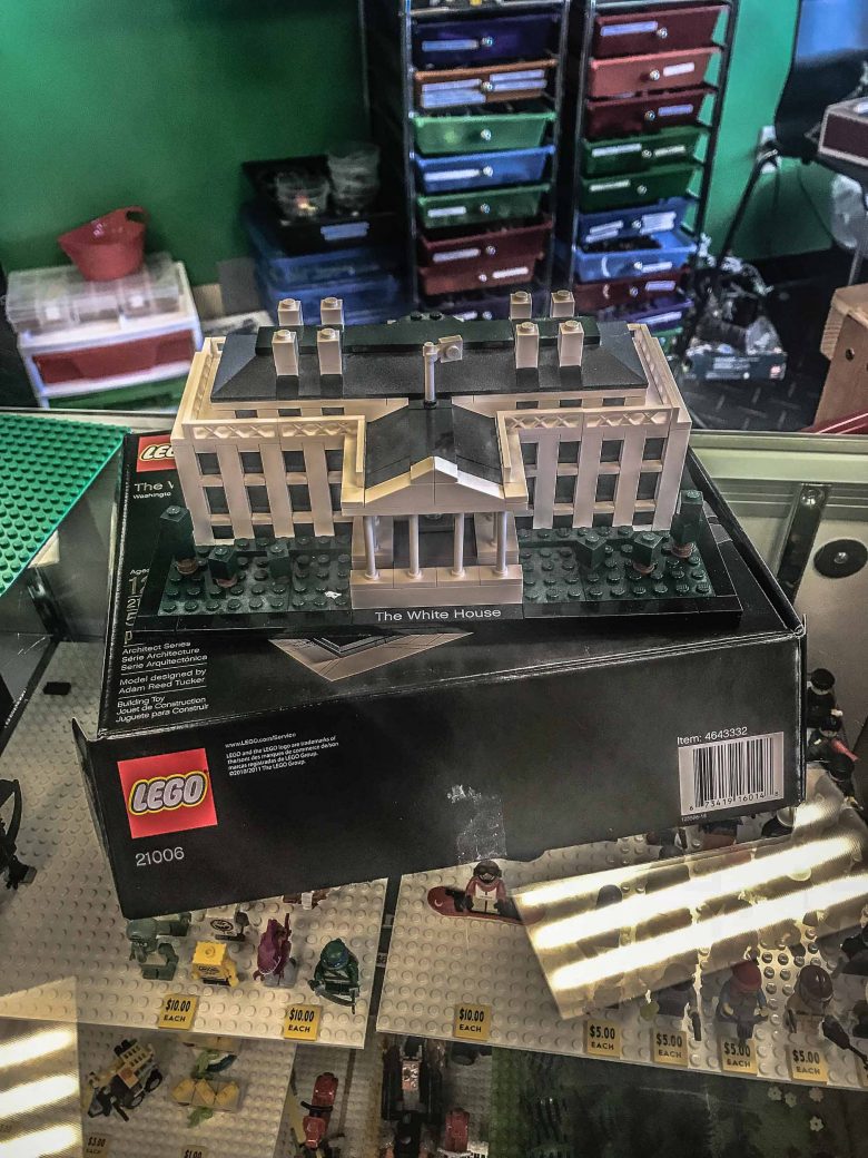 Bricks & Minifigs Reno, Nevada: White House, 2017 Copyright Will Hull, Windy Pinwheel