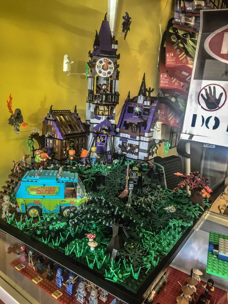 Bricks & Minifigs Reno, Nevada: Scooby Doo Halloween display, 2017 Copyright Will Hull, Windy Pinwheel