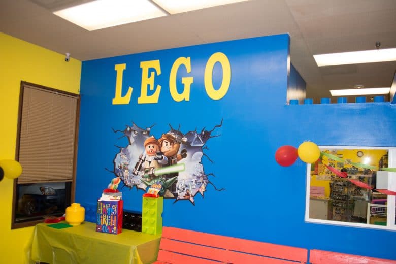 Bricks & Minifigs Reno, Nevada: Birthday room wall Bricks & Minifigs Reno, Nevada: Birthday room wall, 2017 Copyright Will Hull, Windy Pinwheel
