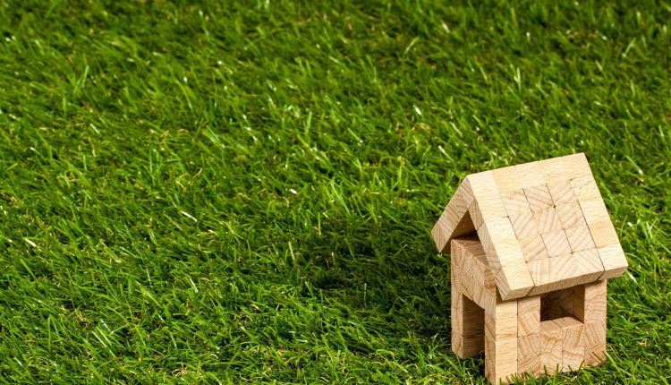 Block house on a patch of grass, Source: Pixabay