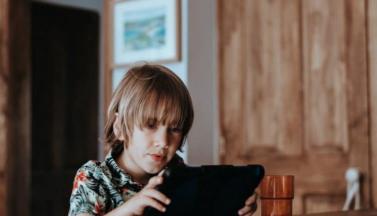 A young boy playing with a tablet device, Source: Kyle Ford, HDDMag.com