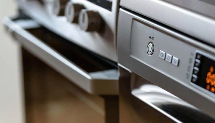 Oven Range Appliance, Source: Richard O'Neill from Everythingbreaks.com